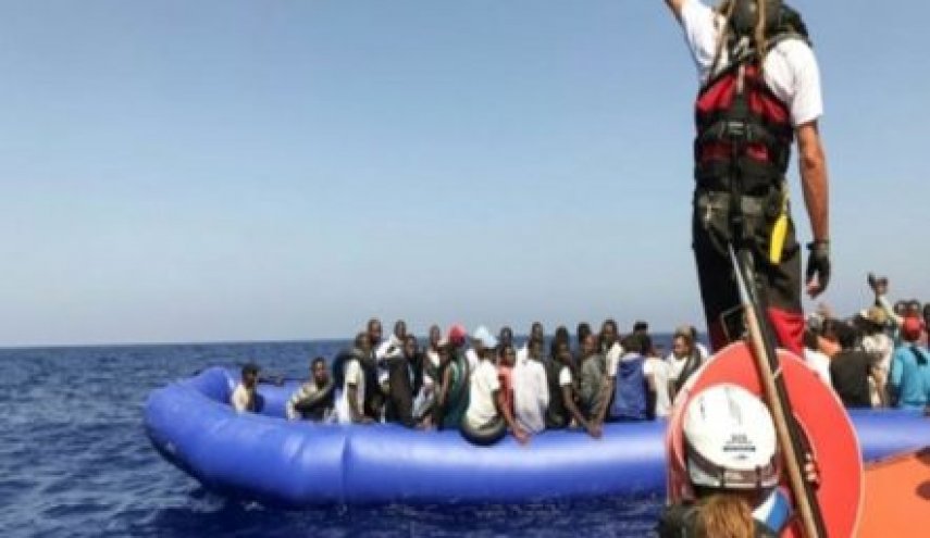 إيطاليا تسمح لإنزال 176 مهاجراً في مرفأ تارانتو