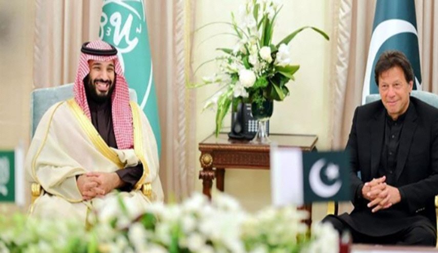 عمران خان يلتقي الملك سلمان وولي العهد