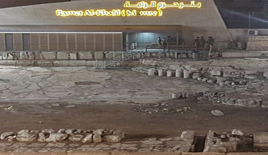 مستوطنون يقتحمون بئر حرم الرامة بالخليل