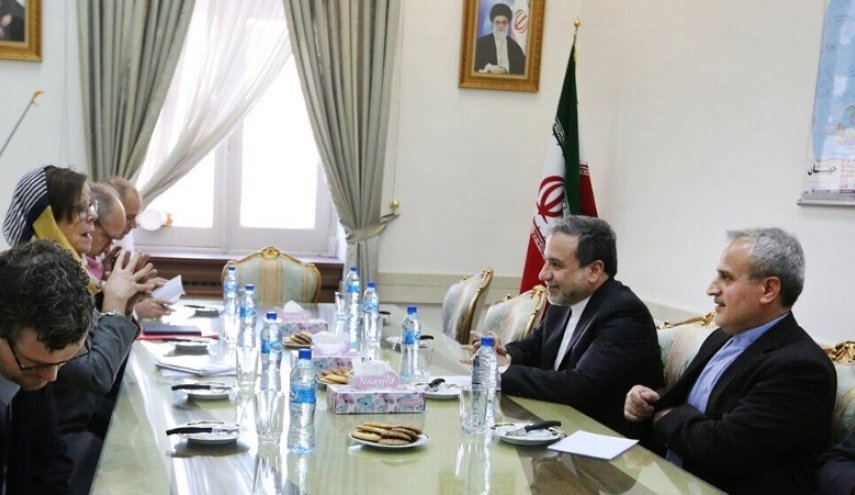 عراقجي: ايران عازمة على مواصلة خفض تعهداتها النووية

