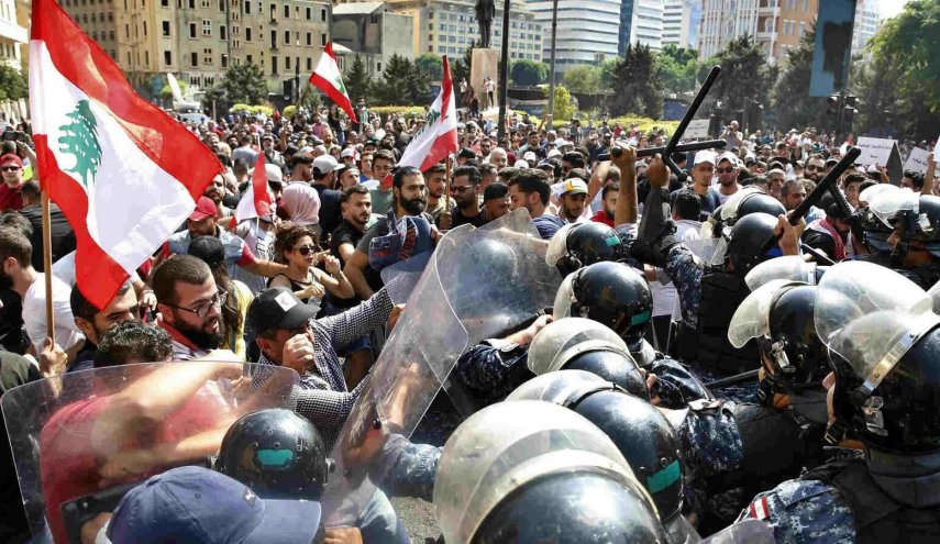 تجدد المظاهرات وإطلاق قنابل دخانية في بيروت