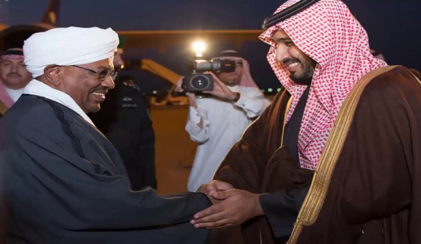 الكشف عن أسرار 'البشير' وتسلمه أموالا من بن سلمان 