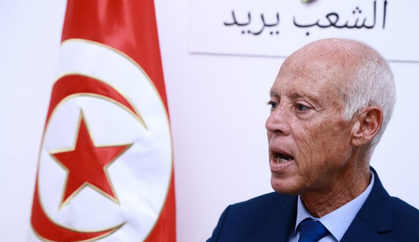 ​​​​​​​قيس سعيد يخط أولى كلماته في سجل مكافحة الفساد