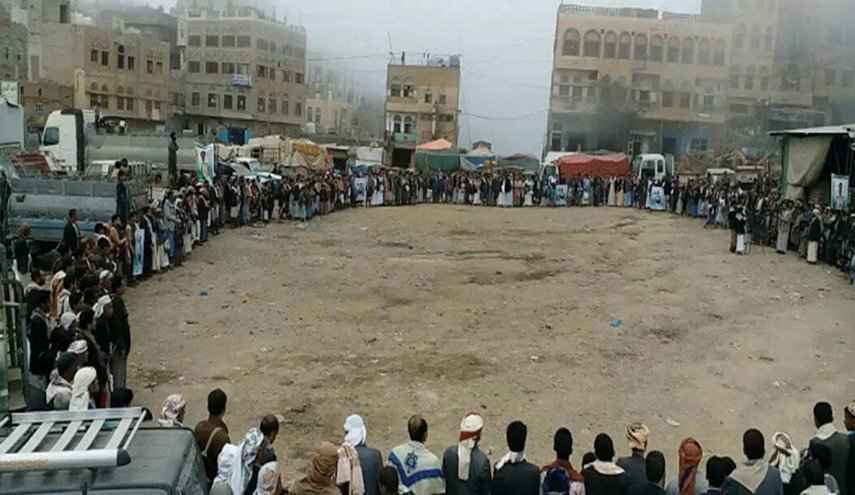 وقفة احتجاجية في 'حجة' تنديدا بجريمة قتل الأسرى بمأرب