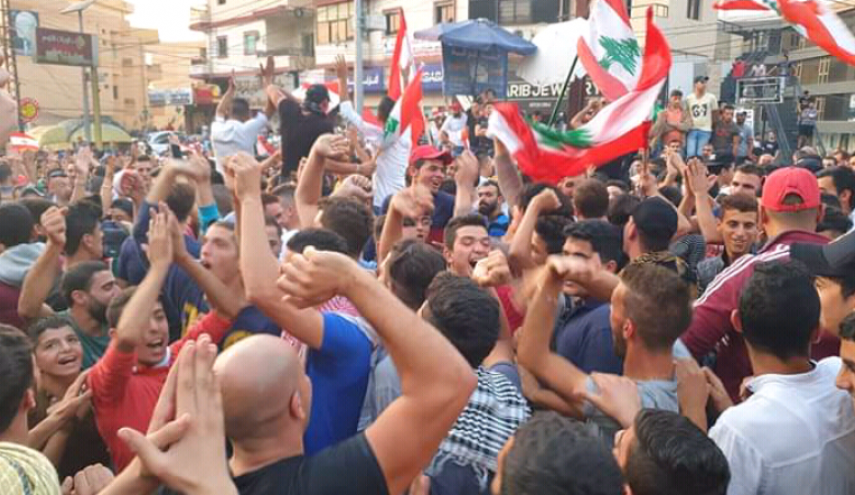 احتجاجات لبنان..تعدد الشعارات وتداعيات قطع الطرق