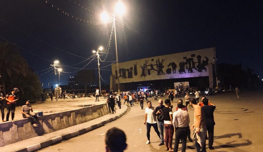 بالصور.. اغلاق جميع الطرق المؤدية الى ساحة التحرير بأستثناء..

