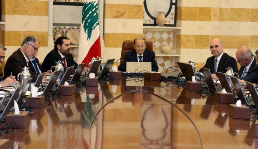 عكاظ: حكومة الحريري ستستقيل قريباً