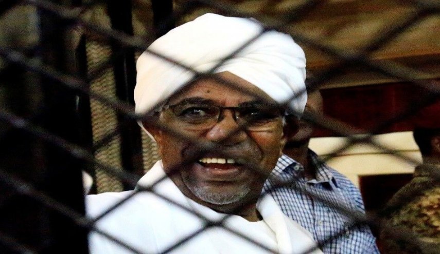 هاتف البشير في حبسه يثير عاصفة انتقادات في السودان
