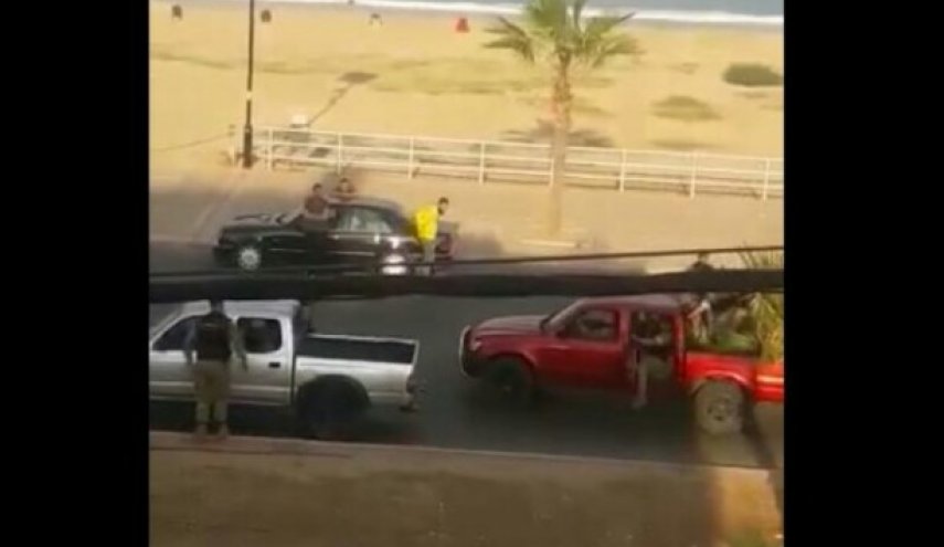 لبنان..حقيقة فيديو الشبان والعسكريين الذين يستقلون آليات مدنية في صيدا