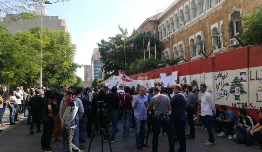 الإحتجاجات في لبنان تدخل يومها الـ13 