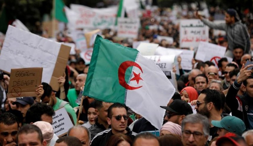 تظاهرات في الجزائر تزامنا مع ذكرى حرب التحرير
