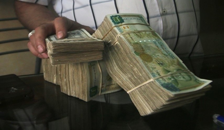 الدولار يحلق مجددا أمام الليرة السورية.. اليكم الاسعار
