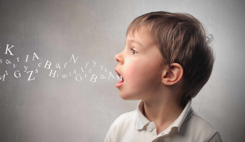ماذا تفعل عندما ينطق طفلك الكلمات بشكل خاطئ؟