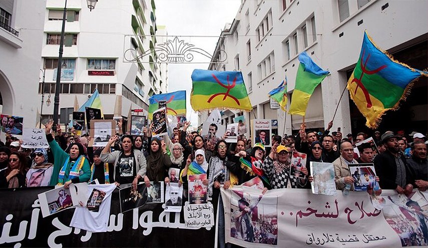 احتجاج عائلات معتقلي 'حراك الريف' بالمغرب اثر عزل أبنائها انفراديا 