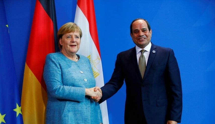 ميركل والسيسي يبحثان الوضع في ليبيا