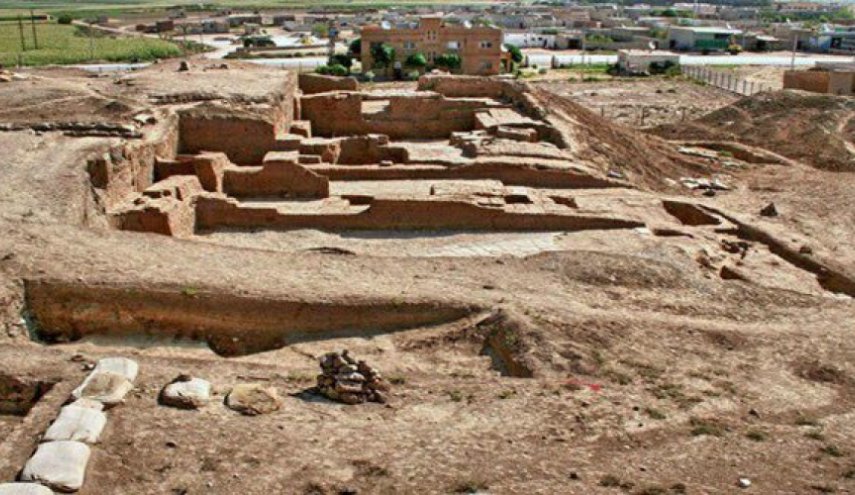 صور/كشف لوحة أثرية سرقها 'داعش' من أحد مدافن تدمر