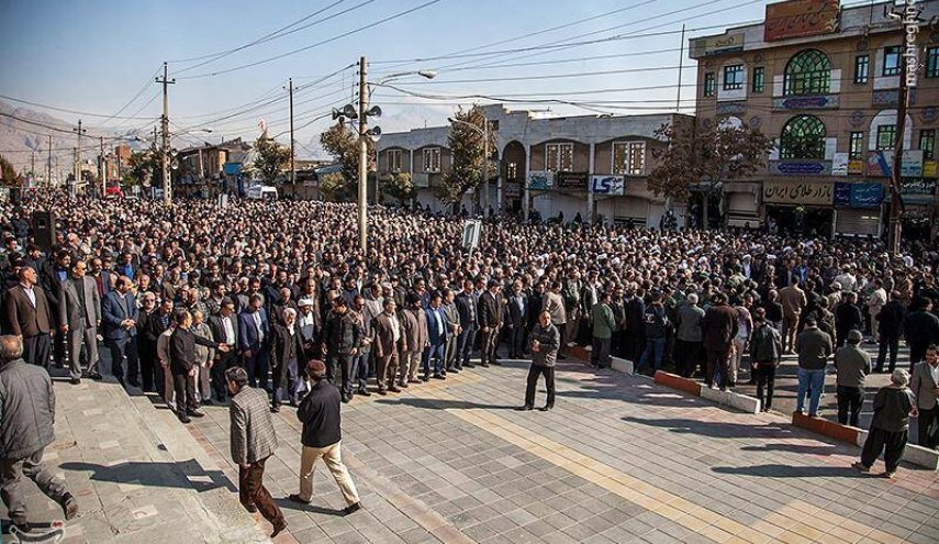 تشييع جثمان احد الضباط في كرمانشاه استشهد بفعل مشاغبين  
