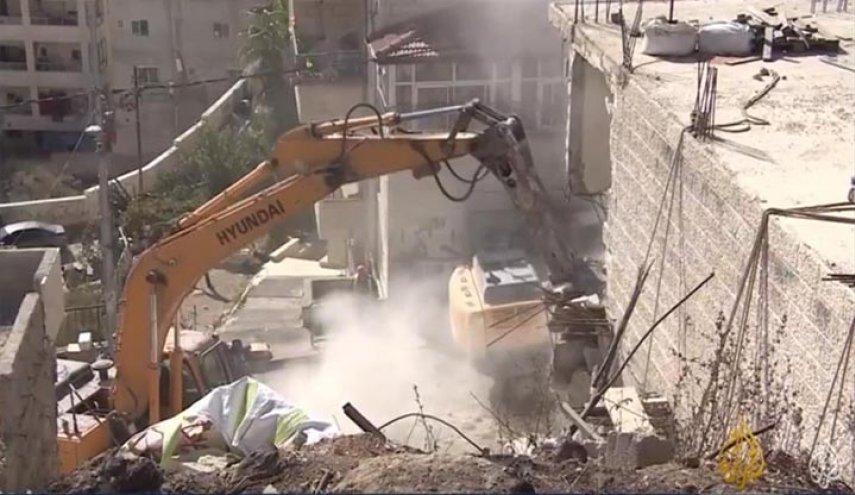 الإحتلال يهدم منزل عائلة فلسطينية في القدس المحتلة