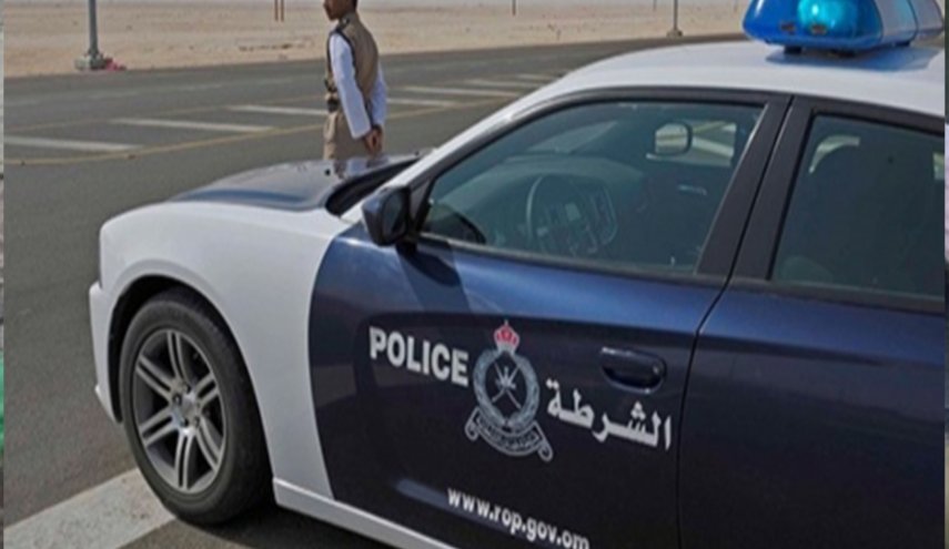  القبض على مجرم إعتدى على أربعة شباب في عمان