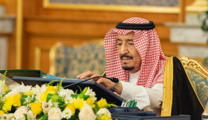 الملك سلمان يجدد مزاعمه الفارغة ضد ايران