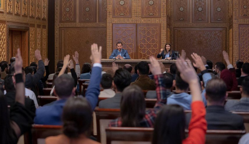 الرئاسة السورية تكشف سبب عدم بث لقاء للرئيس الاسد مع الطلاب