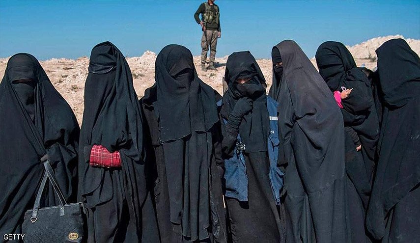 السجن 14 عاما لداعشية فرنسية غادرت لسوريا برفقة أطفال