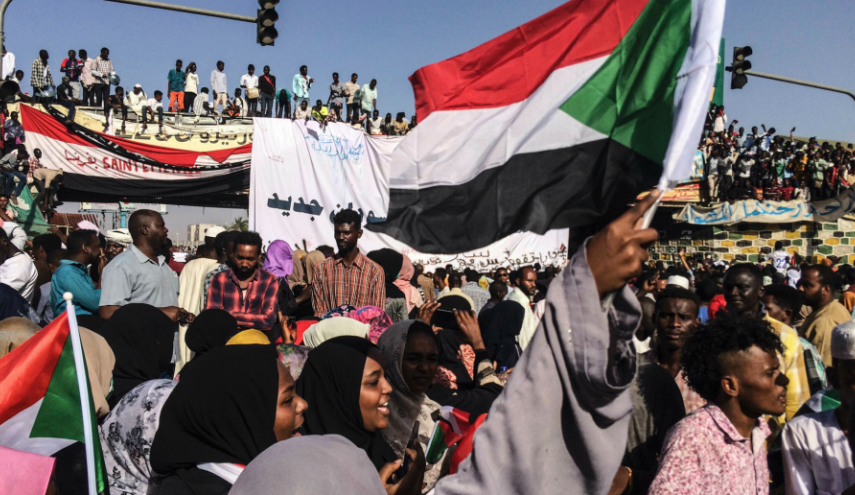حكومة السودان تحظر 24 منظمة شبابية ونقابية وأهلية
