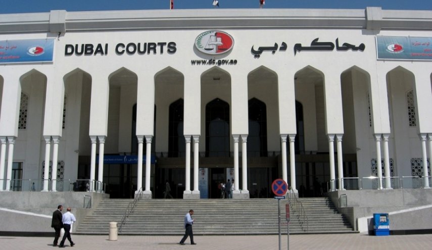 الامارات تخفف عقوبة صحفي بريطاني قتل زوجته بمطرقة
