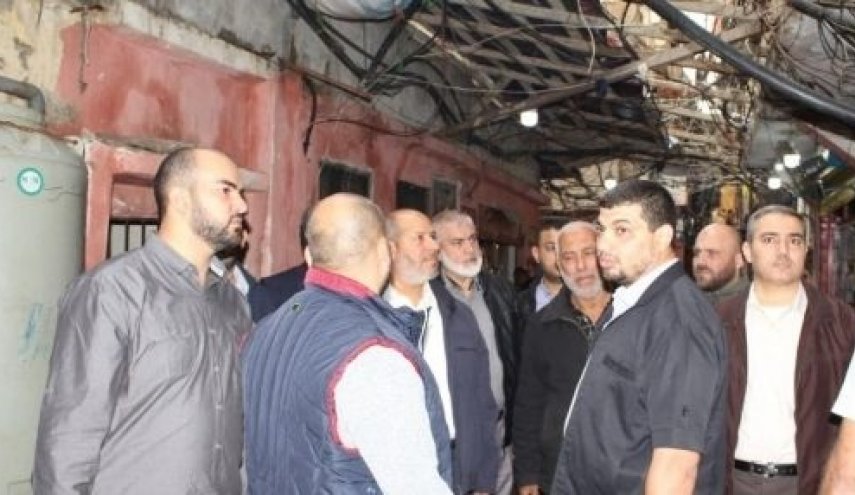 وفد من حماس قادم من غزة يتفقد المخيمات الفلسطينية بلبنان