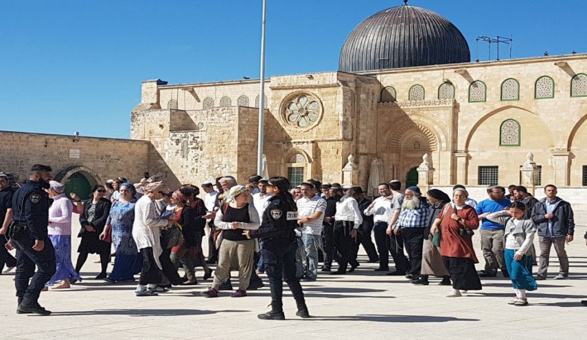 اقتحام مستوطنين مقبرة باب الرحمة في القدس