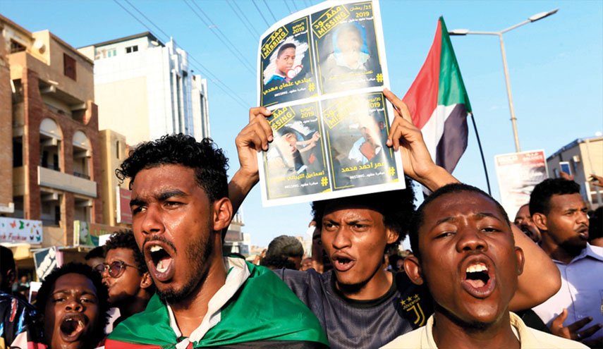 السودانيون ينزلون الى الشارع مطالبين بالعدالة لقتلى الاحتجاجات ضد البشير