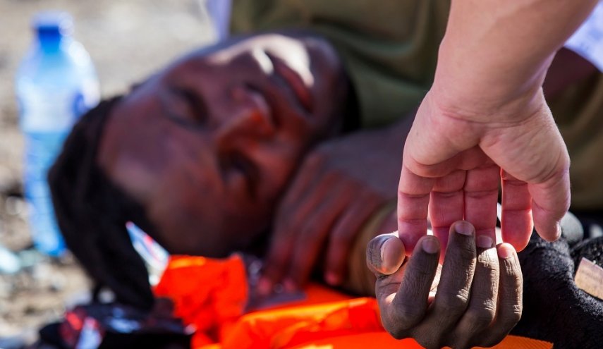 شاه: سياح على شواطئ اسبانيا يهبون لمساعدة مهاجرين