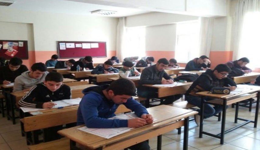كتاب في المدارس اللبنانية يقدم حزب الله وحماس على أنهما منظمتان ارهابيتان!