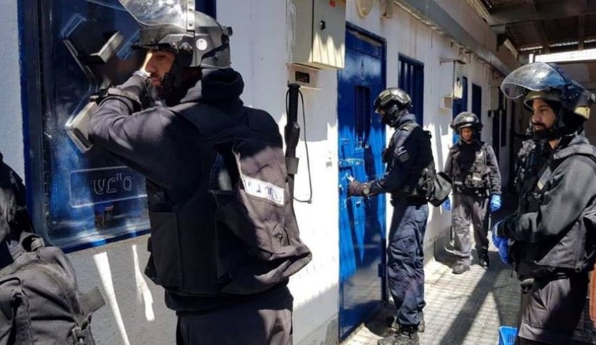 أسرى سجن عسقلان يبدؤون غدا إضرابا مفتوحا عن الطعام