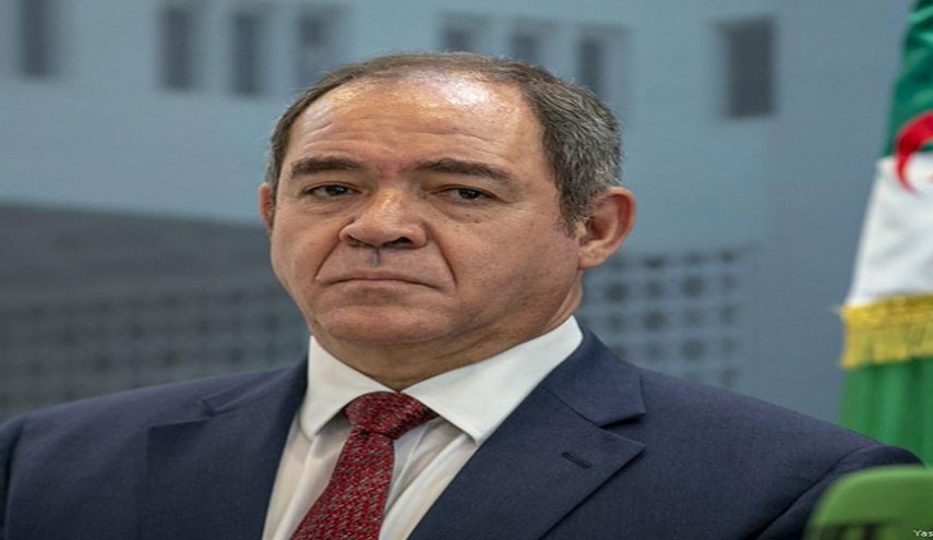 مخالف هر گونه دخالت خارجی در امور کشورمان هستیم