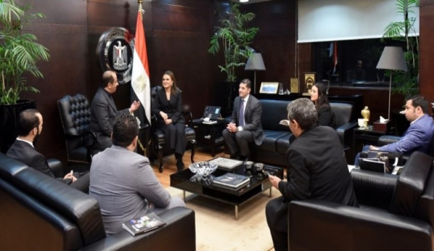 الإمارات ترفع استثماراتها في مصر إلى 14 مليار دولار 