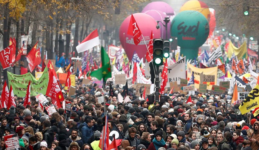 مواصلة الاضراب في فرنسا لليوم الخامس على التوالي