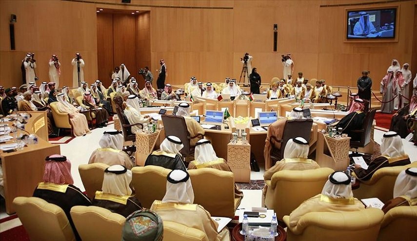 قمة السعودية انتهت بعد ثلاثين دقيقة من انطلاقتها