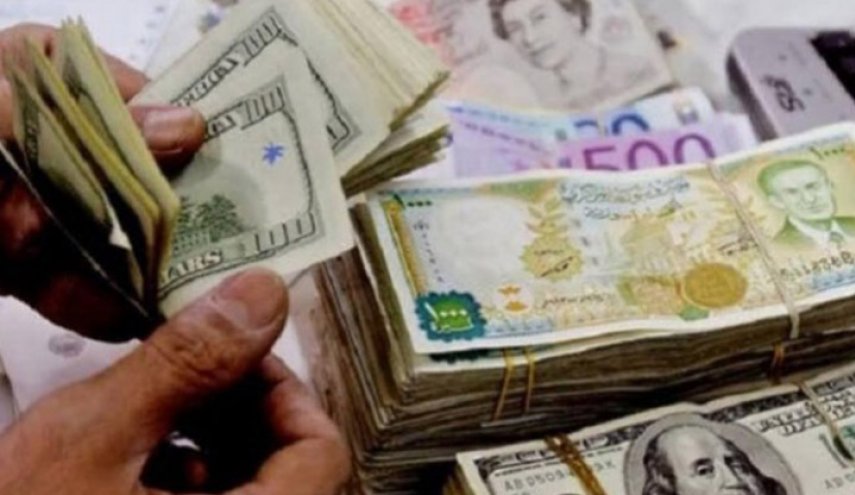 عمليات عرض مفاجئة للدولار بدمشق..وأنباء عن مفاجآت بسعر الصرف 