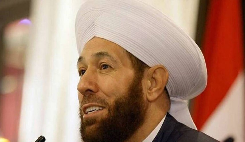 المفتي حسون امام ضريح حافظ الاسد..ماذا قال عن بشار الاسد؟