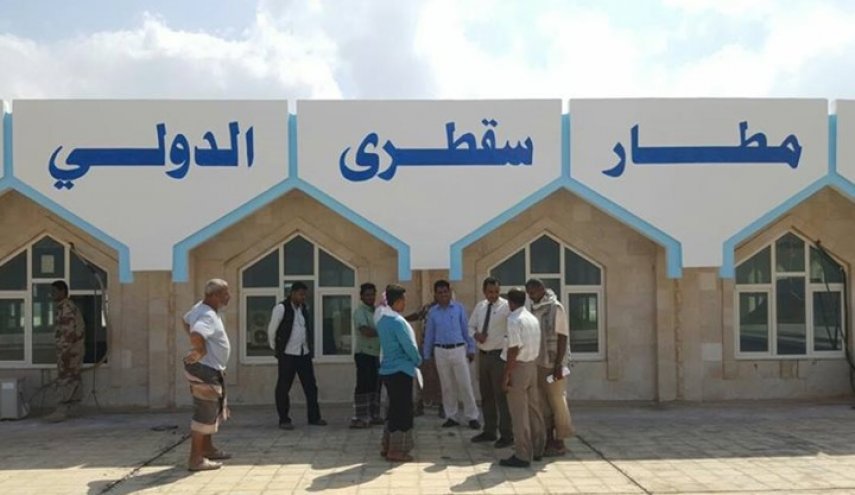 محافظ سقطرى: إماراتيون اقتحموا المطار وهرّبوا مطلوبين
