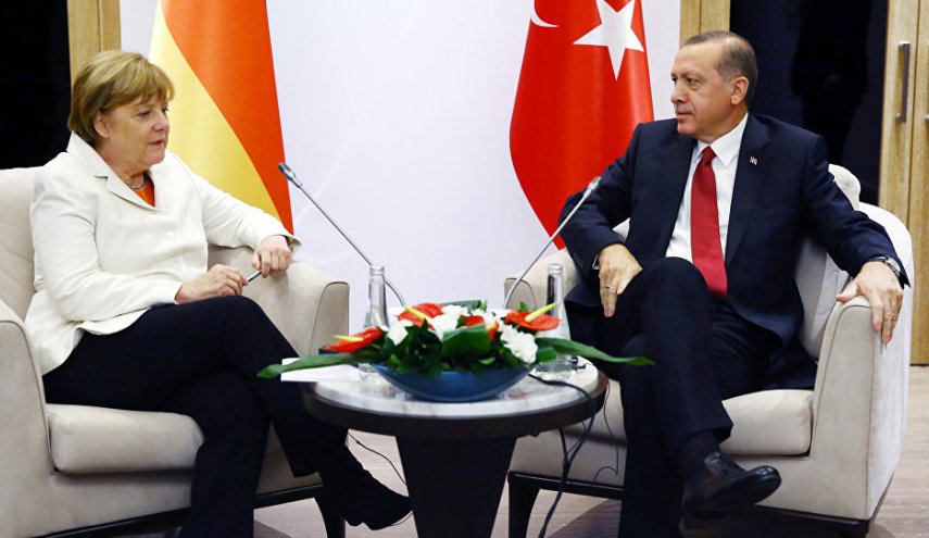 أردوغان يبحث مع ميركل مؤتمر برلين حول ليبيا وملف غولن

