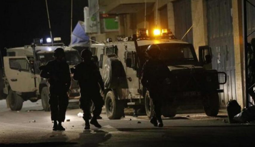 اعتقالات في الضفة تطال 13 فلسطينيا بينهم محررون
