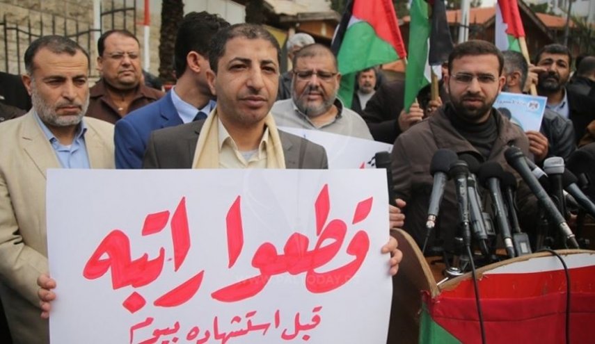 37 أسيرا مقطوعة رواتبهم يعلنون الإضراب بسجون الاحتلال

