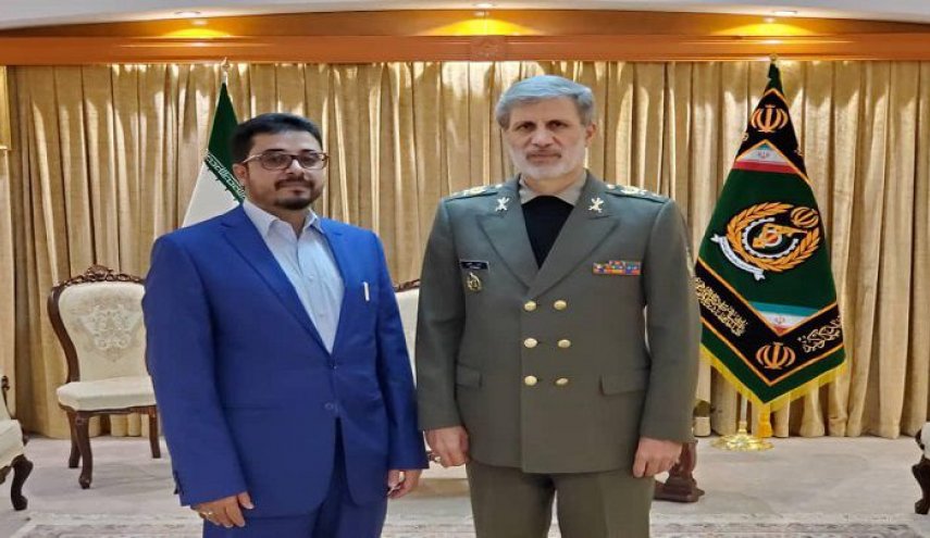 سفير اليمن بطهران يلتقي وزير الدفاع الإيراني

