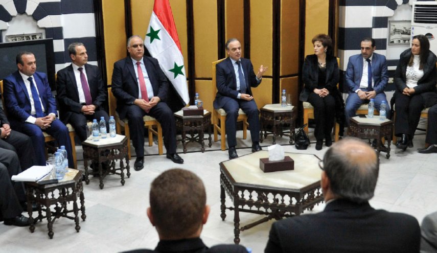 خميس يكشف سبب تقلبات سعر صرف الليرة السورية