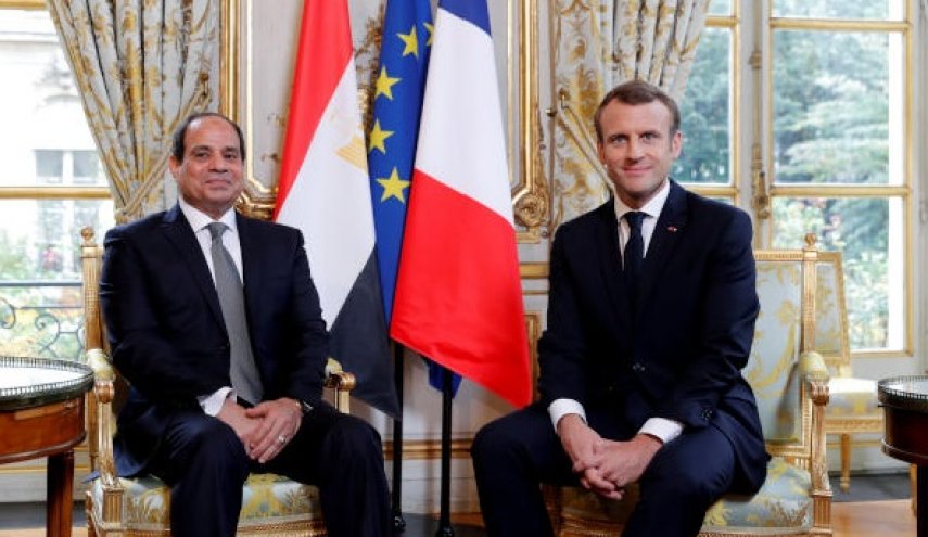 السيسي وماكرون يبحثان الوضع فى ليبيا هاتفيا

