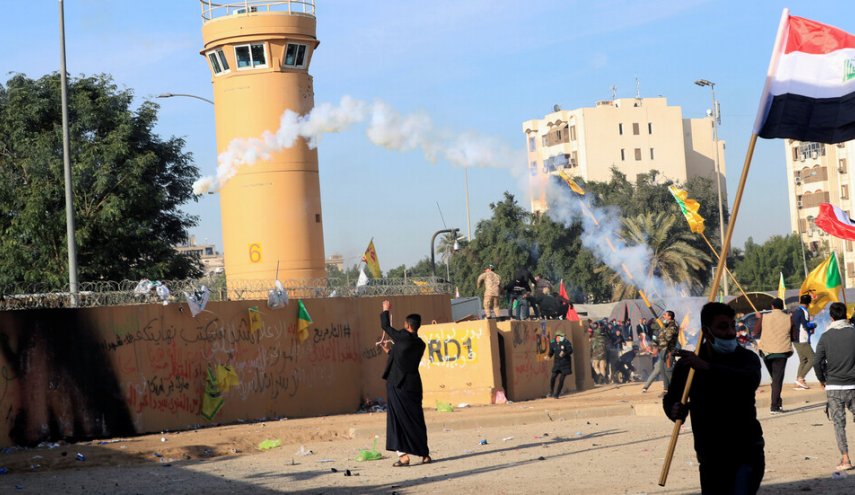 الحشد الشعبي يدعو المحتجين للانسحاب من محيط السفارة الأمريكية