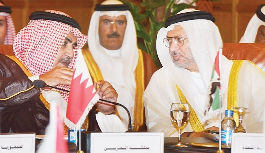 مسؤول قطري تعلیقا على اقالة خالد بن أحمد: 'الدور جاي على قرقاش'