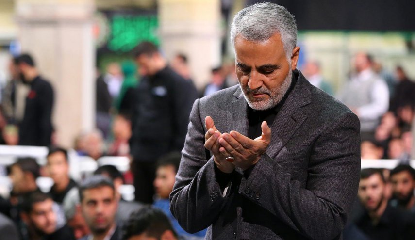 شاهد الصورة الاولى للشهيد ’سليماني’ محمولا على الاكف 